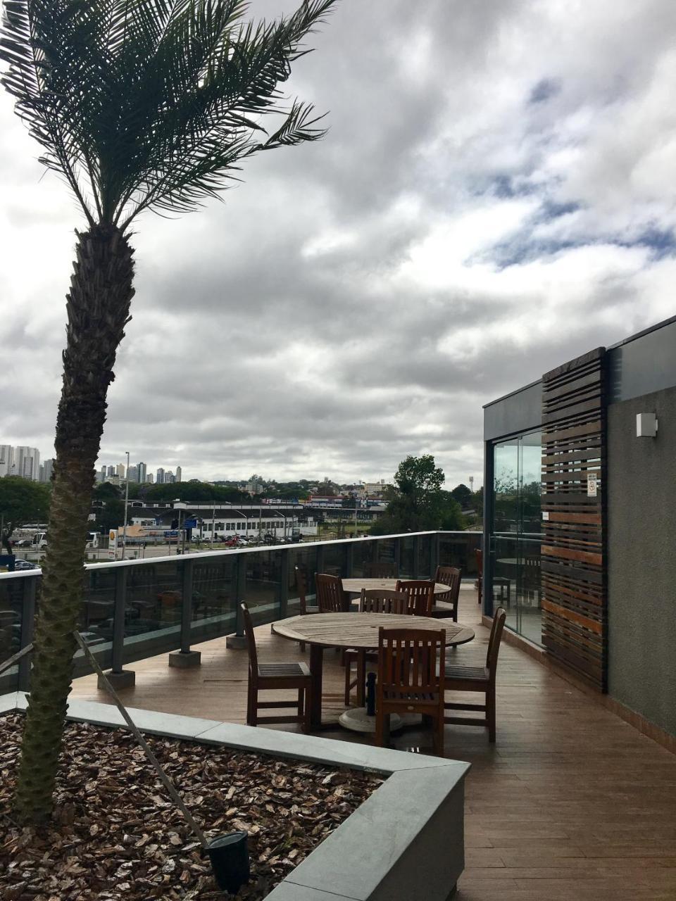 Estudio Moderno Com Linda Vista Para A Serra Curitiba Kültér fotó