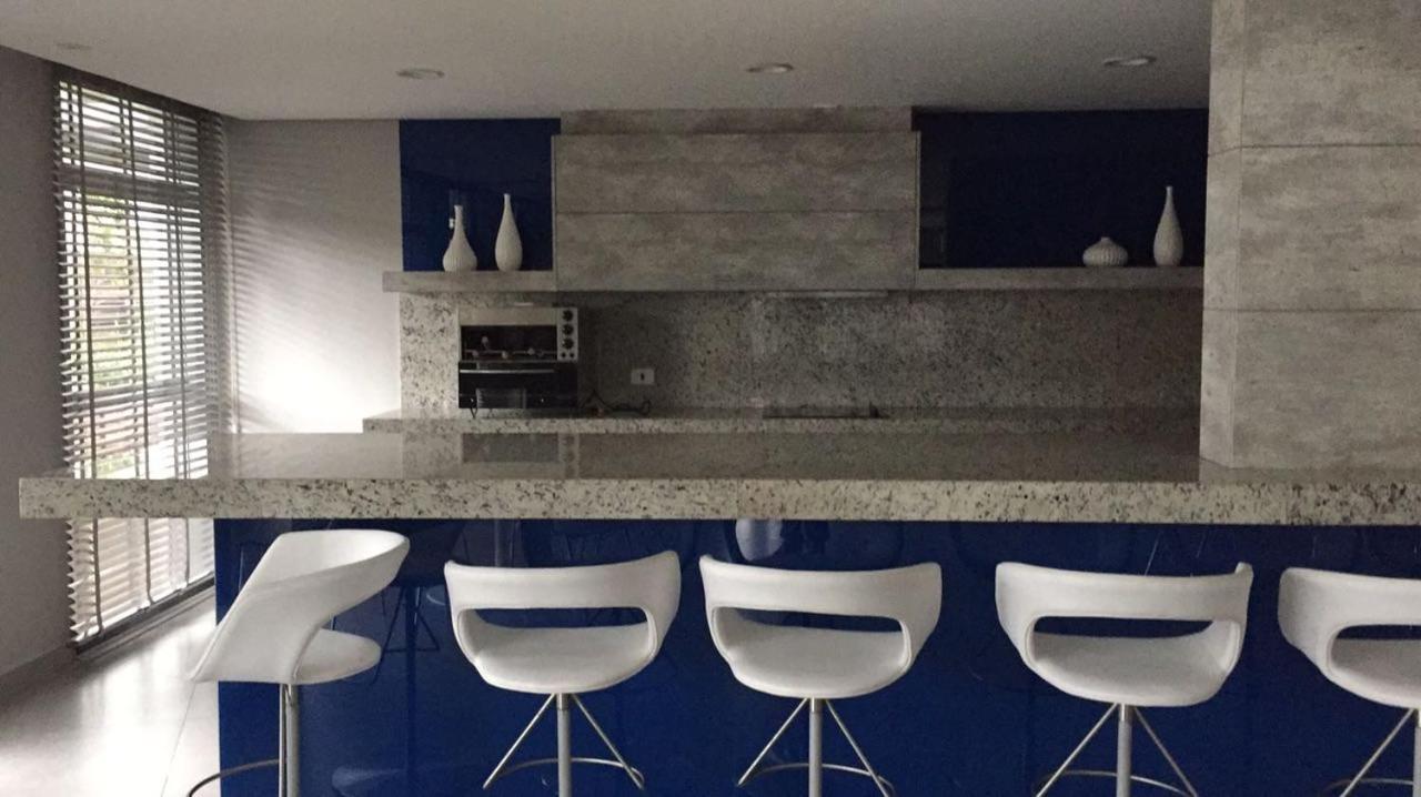 Estudio Moderno Com Linda Vista Para A Serra Curitiba Kültér fotó