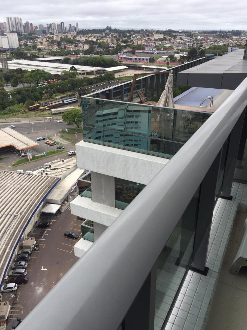 Estudio Moderno Com Linda Vista Para A Serra Curitiba Kültér fotó